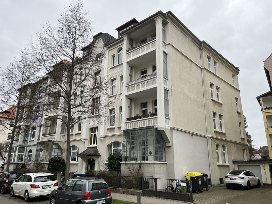Gründerzeit-Mehrfamilienhaus vor der Sanierung