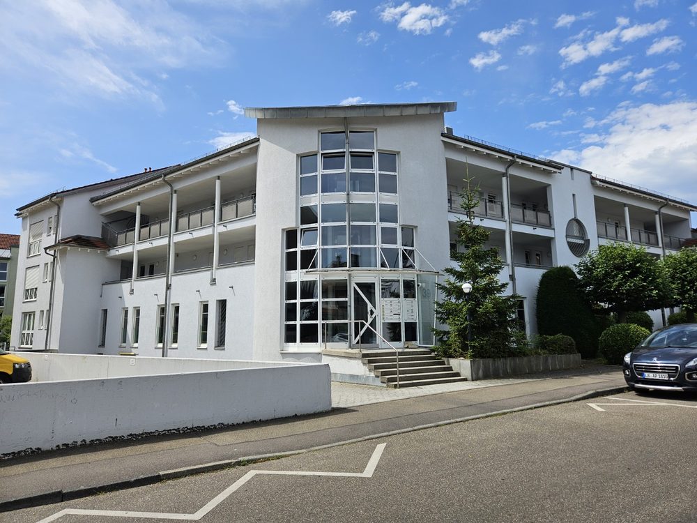 Mehrfamilienhaus einer WEG mit 20 Wohneinheiten und verglastem Treppenhaus