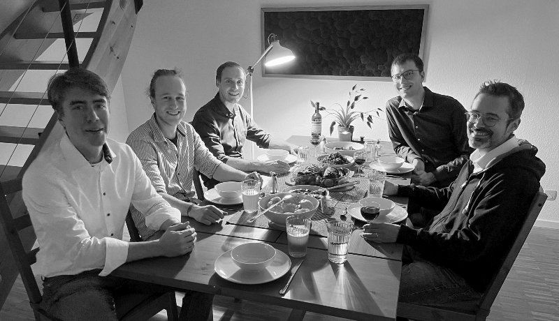 Gemeinsames Teamessen im Büro