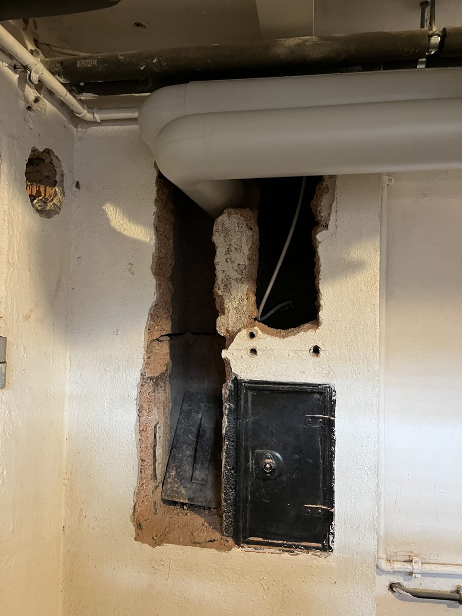 Führung der neuen Stränge über einen vorhandenen Schacht, hier einen alten Kaminzug